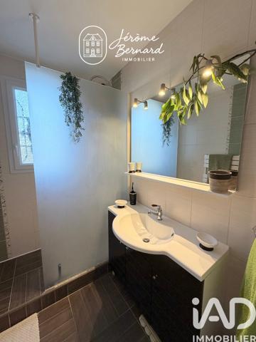 Maison à vendre 6 pièces 136 m² Saint-Barthélemy-d'Anjou