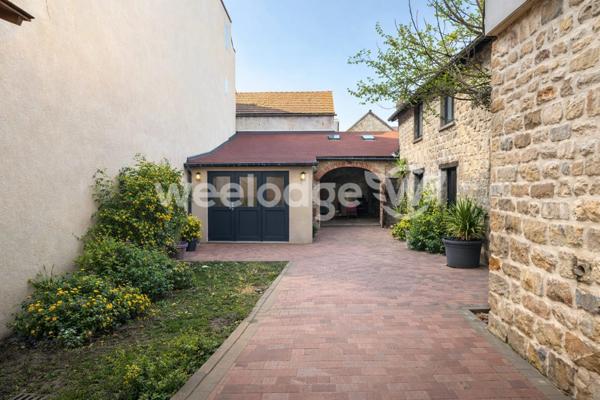 Maison à vendre 5 pièces de 235 m² à Ecquevilly