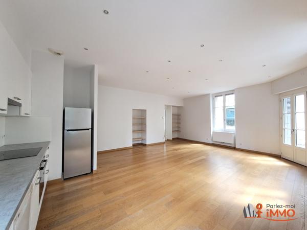 Très bel appartement en hyper centre avec parking balcon et ascenseur
