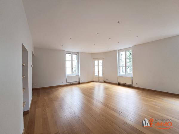 Très bel appartement en hyper centre avec parking balcon et ascenseur