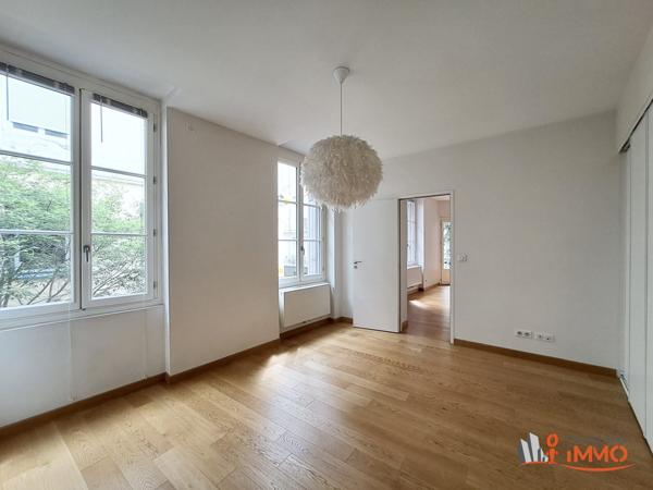 Très bel appartement en hyper centre avec parking balcon et ascenseur