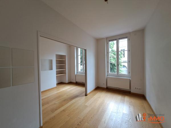 Très bel appartement en hyper centre avec parking balcon et ascenseur