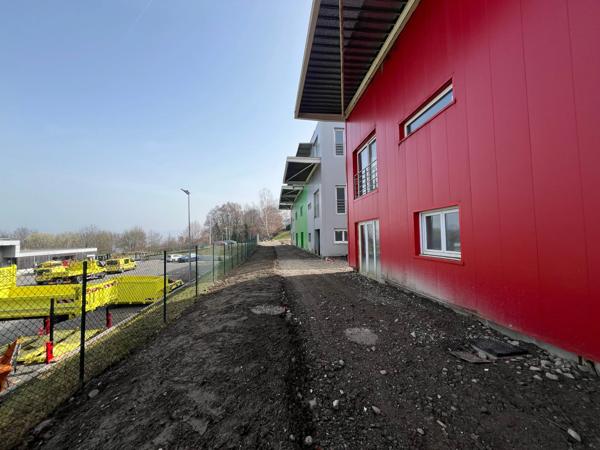 Bâtiment commercial à fort potentiel – Zone artisanale de Maxilly (74500)