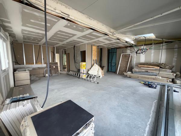 Bâtiment commercial à fort potentiel – Zone artisanale de Maxilly (74500)