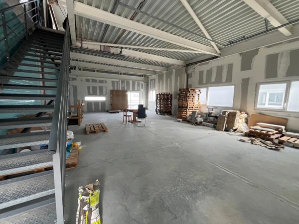 Bâtiment commercial à fort potentiel – Zone artisanale de Maxilly (74500)