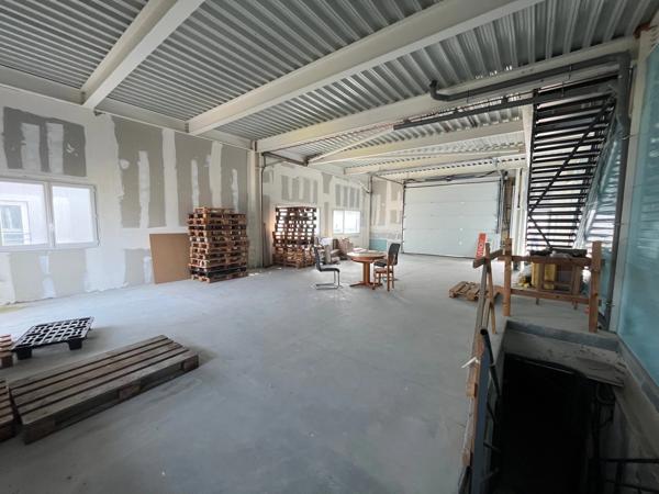 Bâtiment commercial à fort potentiel – Zone artisanale de Maxilly (74500)