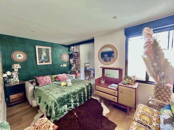 bdx centre,duplex, traversant,calme,lumieux,terrasse