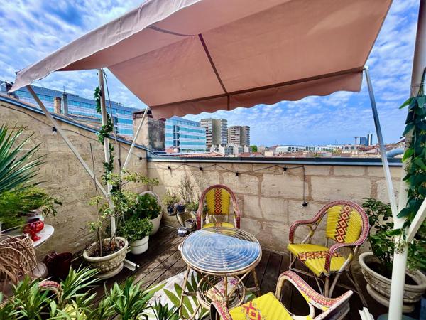 bdx centre,duplex, traversant,calme,lumieux,terrasse