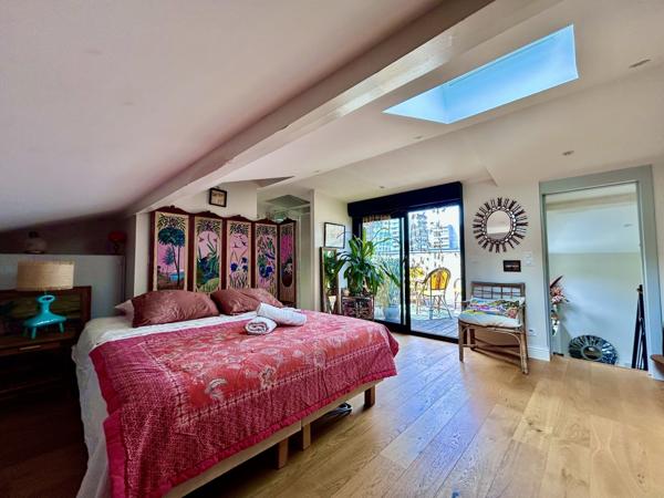 bdx centre,duplex, traversant,calme,lumieux,terrasse