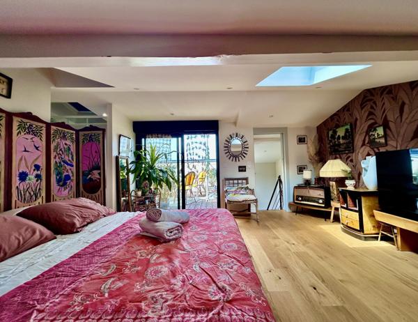 bdx centre,duplex, traversant,calme,lumieux,terrasse