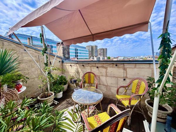 bdx centre,duplex, traversant,calme,lumieux,terrasse