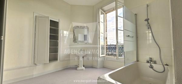 ANGOULEME "LE PLATEAU" - MAISON DE VILLE DE 7 PIECES PRINCIPALES AVEC JARDIN ET CAVE