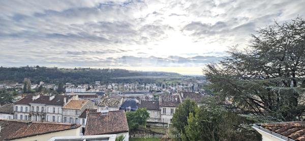 ANGOULEME "LE PLATEAU" - MAISON DE VILLE DE 7 PIECES PRINCIPALES AVEC JARDIN ET CAVE