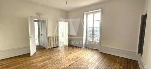 ANGOULEME "LE PLATEAU" - MAISON DE VILLE DE 7 PIECES PRINCIPALES AVEC JARDIN ET CAVE