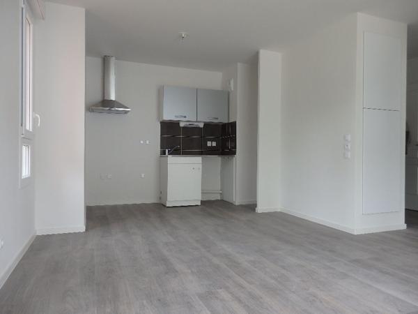 A LOUER T2 AVEC BALCON DANS BELLE RESIDENCE A MAROMME