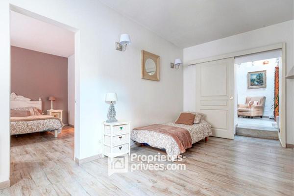 Corps de ferme rénové et sa partie indépendante