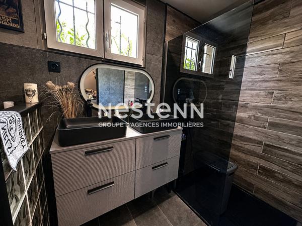 Superbe maison rénovée de 112.88 m² à vendre avec 3 chambres, jardin paysagé, terrasse avec pergola bioclimatique, garage à Montval-sur-Loir (72500)