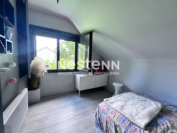 Superbe maison rénovée de 112.88 m² à vendre avec 3 chambres, jardin paysagé, terrasse avec pergola bioclimatique, garage à Montval-sur-Loir (72500)