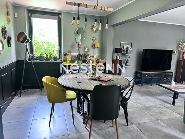 Superbe maison rénovée de 112.88 m² à vendre avec 3 chambres, jardin paysagé, terrasse avec pergola bioclimatique, garage à Montval-sur-Loir (72500)