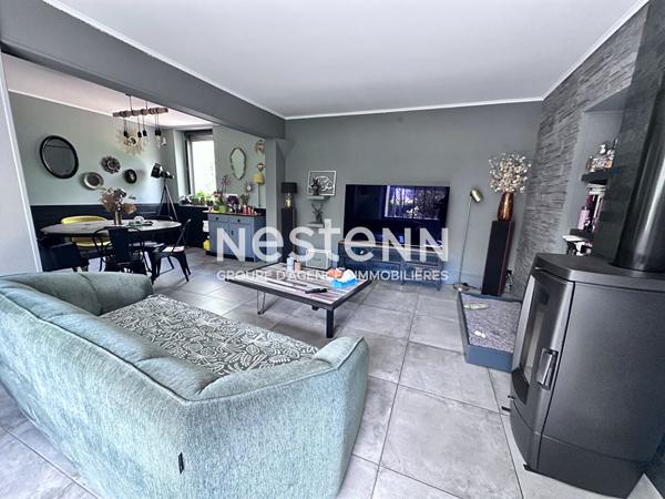 Superbe maison rénovée de 112.88 m² à vendre avec 3 chambres, jardin paysagé, terrasse avec pergola bioclimatique, garage à Montval-sur-Loir (72500)