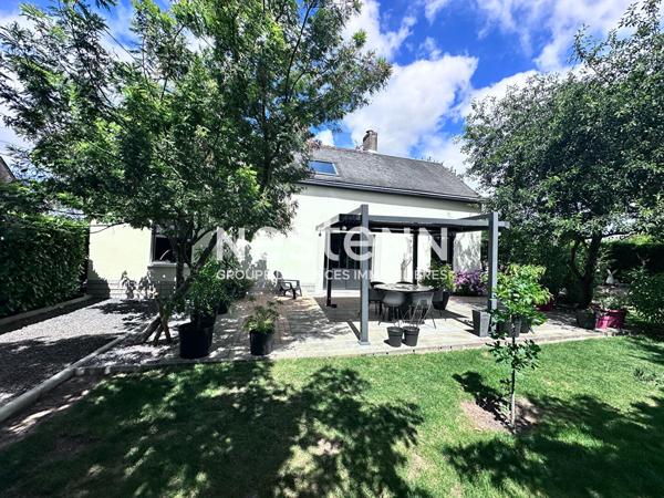 Superbe maison rénovée de 112.88 m² à vendre avec 3 chambres, jardin paysagé, terrasse avec pergola bioclimatique, garage à Montval-sur-Loir (72500)