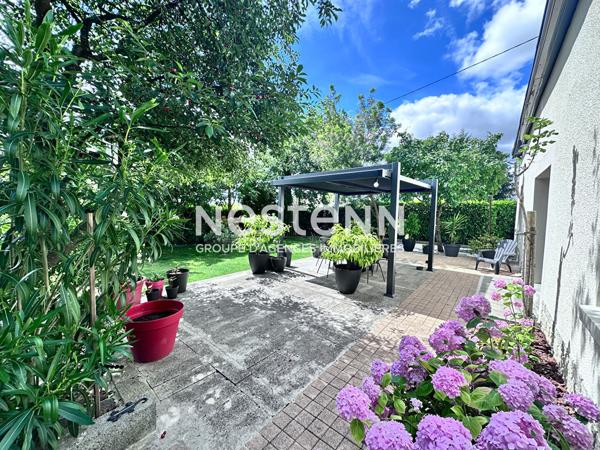 Superbe maison rénovée de 112.88 m² à vendre avec 3 chambres, jardin paysagé, terrasse avec pergola bioclimatique, garage à Montval-sur-Loir (72500)