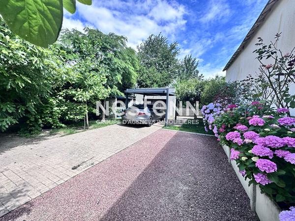 Superbe maison rénovée de 112.88 m² à vendre avec 3 chambres, jardin paysagé, terrasse avec pergola bioclimatique, garage à Montval-sur-Loir (72500)