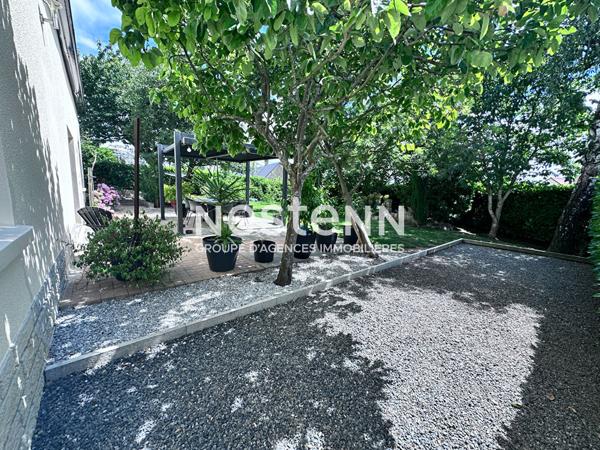 Superbe maison rénovée de 112.88 m² à vendre avec 3 chambres, jardin paysagé, terrasse avec pergola bioclimatique, garage à Montval-sur-Loir (72500)