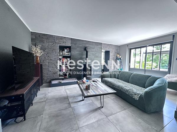 Superbe maison rénovée de 112.88 m² à vendre avec 3 chambres, jardin paysagé, terrasse avec pergola bioclimatique, garage à Montval-sur-Loir (72500)