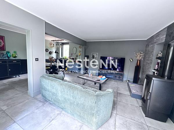 Superbe maison rénovée de 112.88 m² à vendre avec 3 chambres, jardin paysagé, terrasse avec pergola bioclimatique, garage à Montval-sur-Loir (72500)