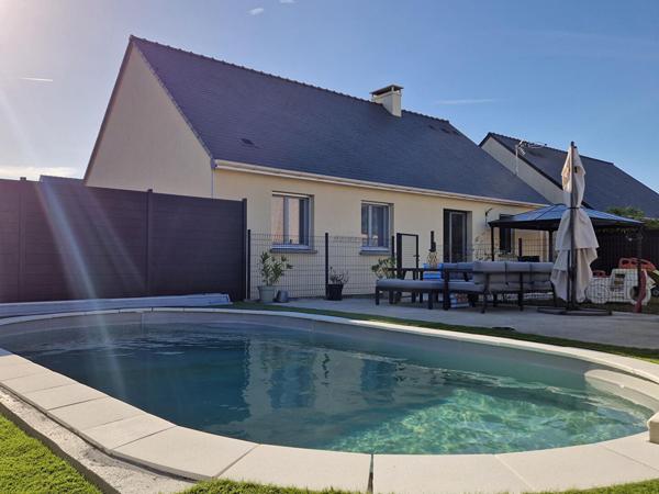 Maison contemporaine 6 pièces 98.29m² avec piscine - Proche commodités et écoles à Longué-Jumelles