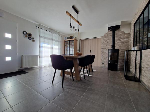 Maison contemporaine 6 pièces 98.29m² avec piscine - Proche commodités et écoles à Longué-Jumelles