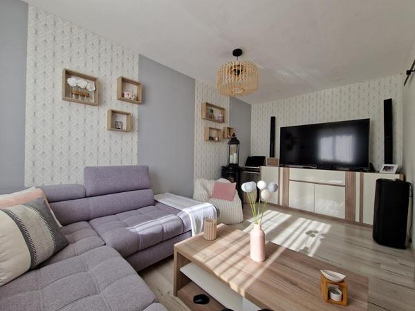 Maison contemporaine 6 pièces 98.29m² avec piscine - Proche commodités et écoles à Longué-Jumelles