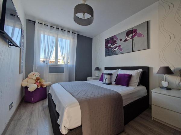 Maison contemporaine 6 pièces 98.29m² avec piscine - Proche commodités et écoles à Longué-Jumelles