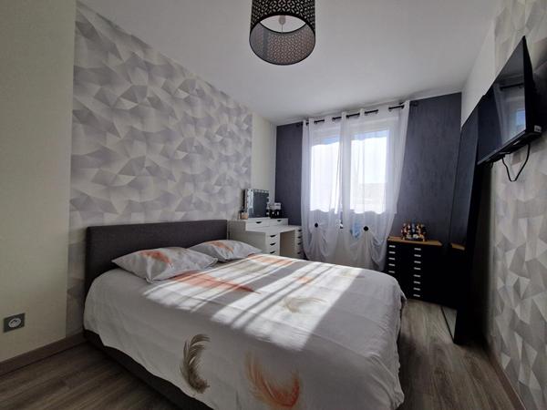 Maison contemporaine 6 pièces 98.29m² avec piscine - Proche commodités et écoles à Longué-Jumelles
