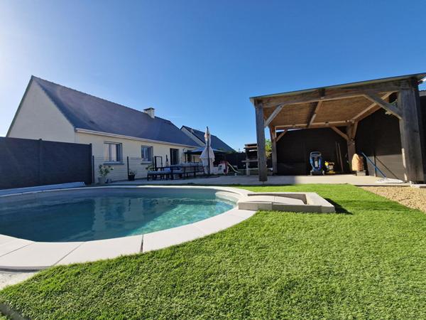 Maison contemporaine 6 pièces 98.29m² avec piscine - Proche commodités et écoles à Longué-Jumelles