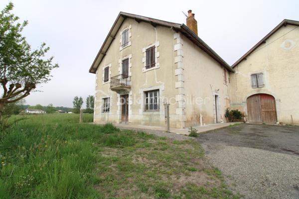Venez découvrir cette maison à rénover ainsi que ses nombreuses dépendances.
La maison est composée de plusieurs pièces de vie et espaces à aménager selon vos souhaits pendant la rénovation.
A l'étage, un palier dessert quatre chambres ainsi que deux autres pièces pouvant servir à un dressing et salle d'eau par exemple.
Enfin, les combles sont aménageables sur environ 70m².
Côté extérieur, une parcelle d'environ 8 hectares vont permettra de profiter d'un environnement calme.
De nombreuses dépendances sont également présentes pour environ 250m², idéal pour stocker du matériel, des véhicules, transformer en habitation etc.
Après d'important travaux de rénovation, vous pourrez profiter de cette bâtisse aux volumes généreux avec un fort potentiel !

Contacter Nicolas GARDIES : 06.20.99.03.07