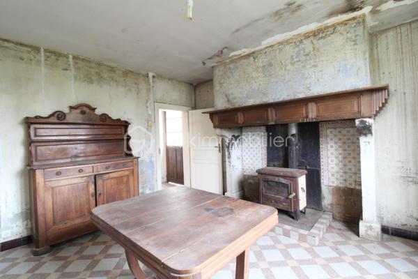 Venez découvrir cette maison à rénover ainsi que ses nombreuses dépendances.
La maison est composée de plusieurs pièces de vie et espaces à aménager selon vos souhaits pendant la rénovation.
A l'étage, un palier dessert quatre chambres ainsi que deux autres pièces pouvant servir à un dressing et salle d'eau par exemple.
Enfin, les combles sont aménageables sur environ 70m².
Côté extérieur, une parcelle d'environ 8 hectares vont permettra de profiter d'un environnement calme.
De nombreuses dépendances sont également présentes pour environ 250m², idéal pour stocker du matériel, des véhicules, transformer en habitation etc.
Après d'important travaux de rénovation, vous pourrez profiter de cette bâtisse aux volumes généreux avec un fort potentiel !

Contacter Nicolas GARDIES : 06.20.99.03.07