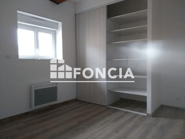 Location Appartement 3 pièces 67.76 m² - 5 PLACE DES DOMBES Thoissey 01140