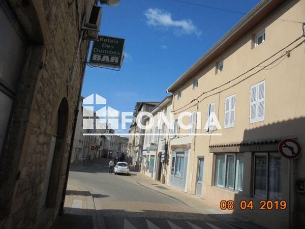 Location Appartement 3 pièces 67.76 m² - 5 PLACE DES DOMBES Thoissey 01140