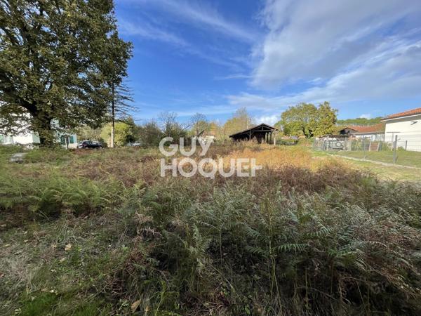 Terrain de 1608m² avec grange et hangar
