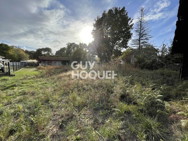 Terrain de 1608m² avec grange et hangar