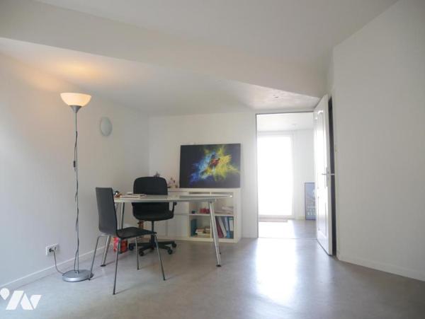 Centre ville de Saint-Aunès (34130), une maison comprenant 7 pièces, de 220 m², jardin piscinable.