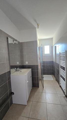 Appartement T3 - terrasse - 2 places de parking