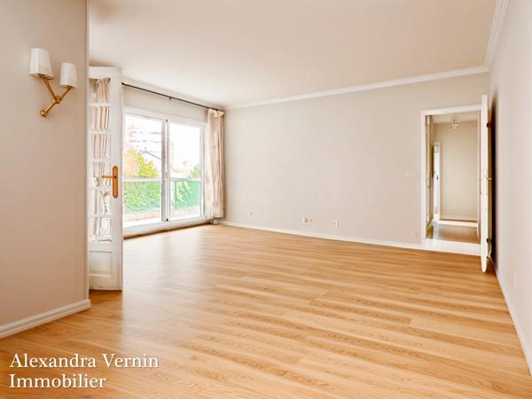 Appartement deux chambres terrasse, ascenseur, parking