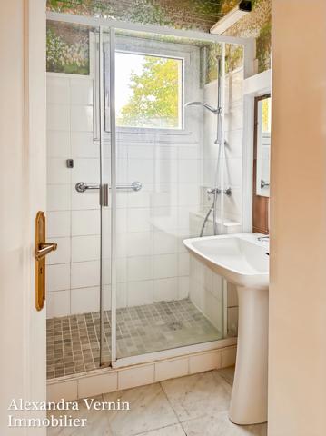 Appartement deux chambres terrasse, ascenseur, parking