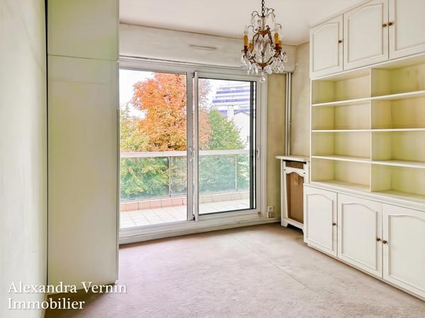 Appartement deux chambres terrasse, ascenseur, parking