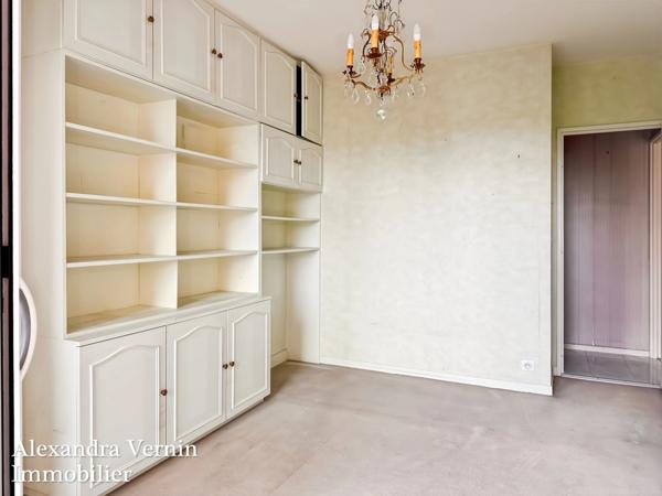 Appartement deux chambres terrasse, ascenseur, parking