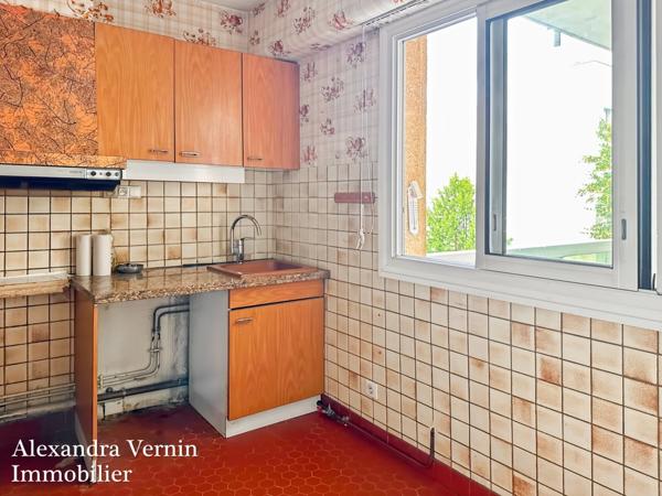 Appartement deux chambres terrasse, ascenseur, parking