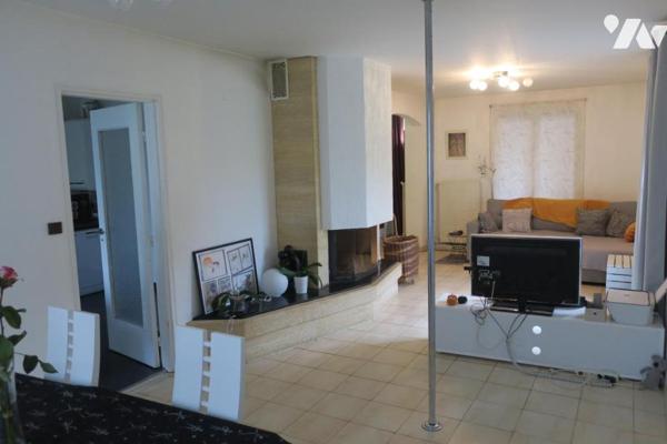 Maison T4 mitoyenne d'un côté - 3 garages - Cave - Terrasse - Jardin. 745 m² cadastré.